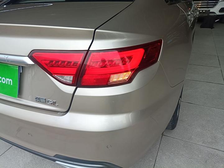 Emgrand GL 2018 1.4T MT Elite Connected photo 7