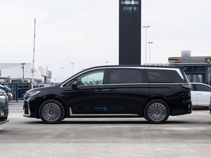 Voyah Dreamer 2025 PHEV AWD Excellence photo 3