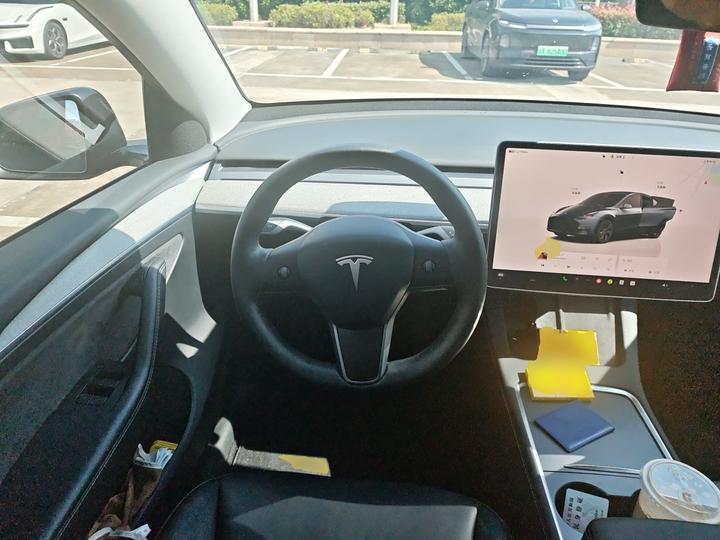 Model Y 2024 RWD photo 8