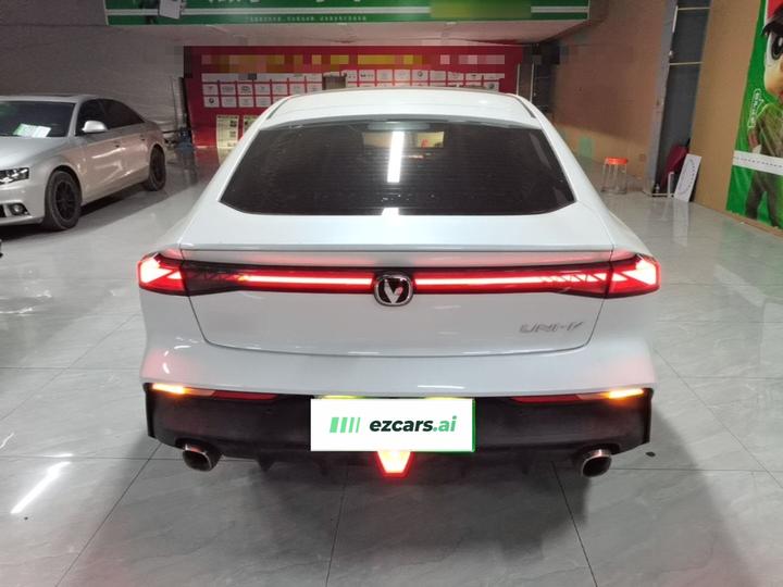UNI-V 2022 1.5T Premium photo 3