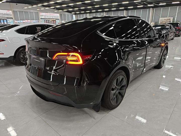 Model Y 2023 RWD photo 4