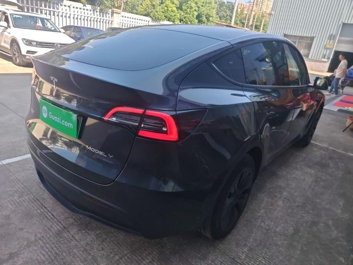 Model Y 2024 RWD photo 6