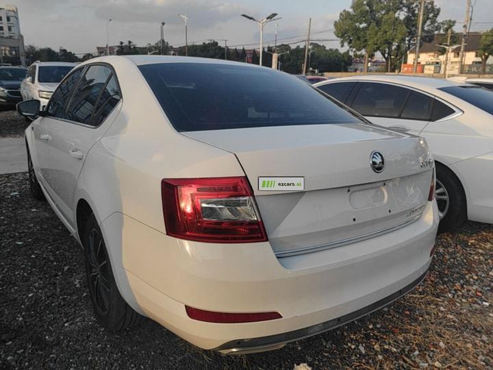 Octavia 2017 1.6L AT photo 4