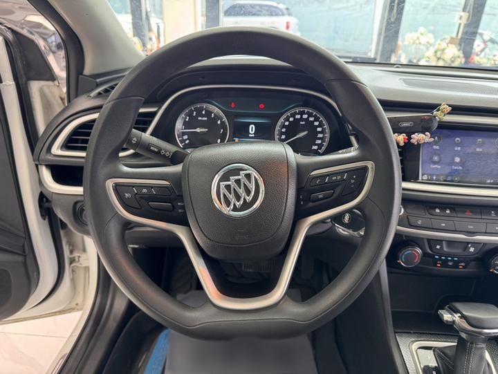 Excelle 2021 Facelift Classic 1.5L AT Elite photo 3