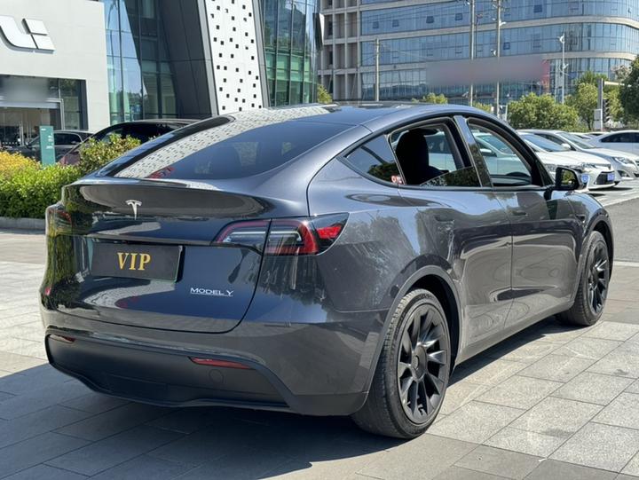 Model Y 2024 RWD photo 8