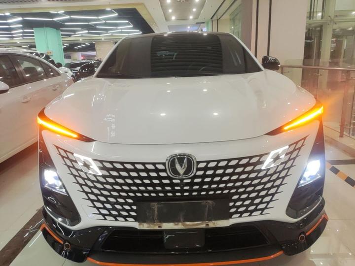 UNI-T 2022 1.5T Sport Premium photo 2