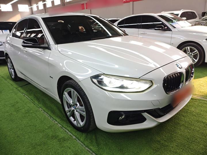 1 Series 2018 118i Design Package photo 3