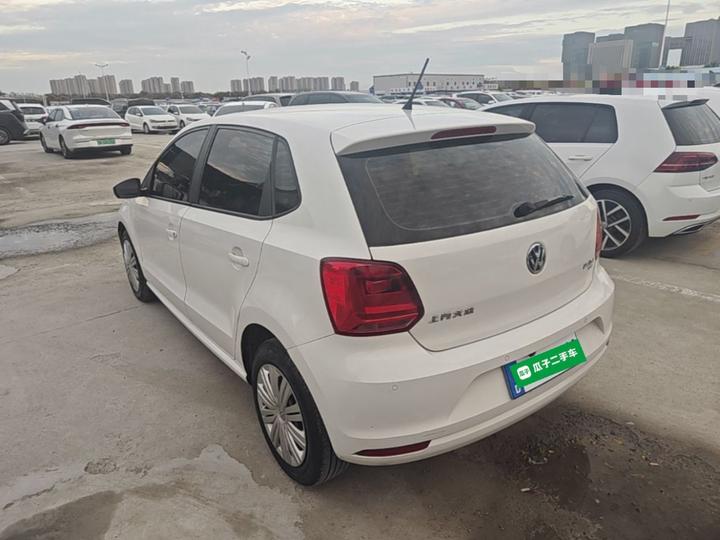 Polo 2016 1.6L AT Comfort photo 4