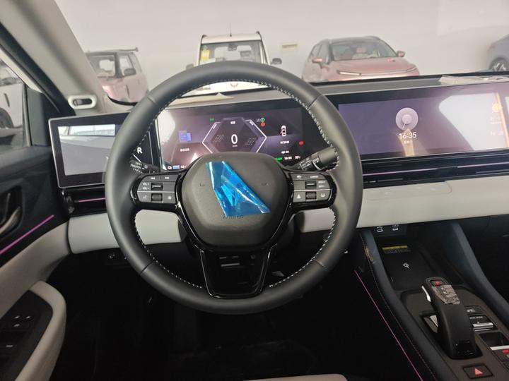 L 2024 photo 7