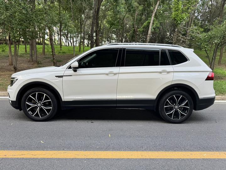 Tiguan L 2017 330TSI AT RWD Flagship photo 2