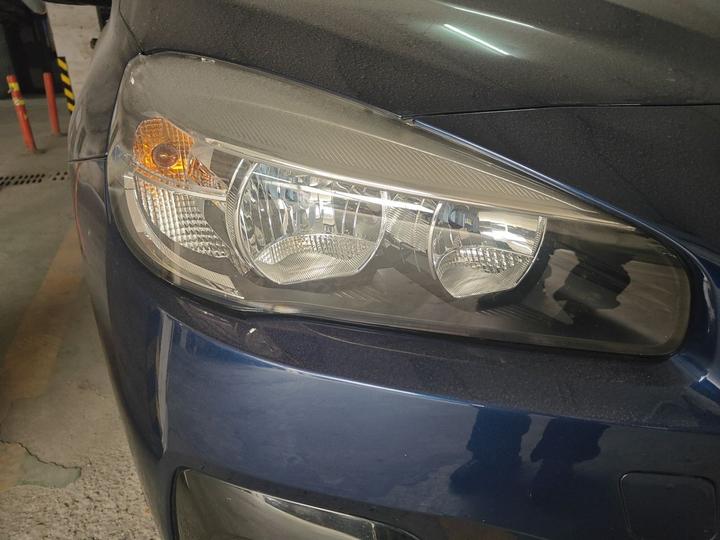 2 Series Wagon 2019 220i Leading photo 7