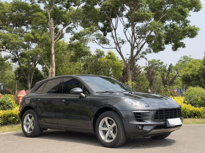 2017 Macan 2.0T photo 3