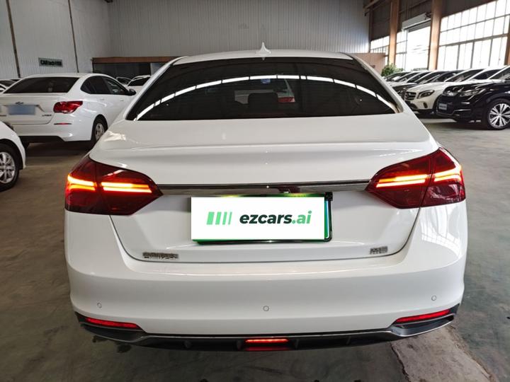 Emgrand 2020 1.5L CVT Luxury photo 5