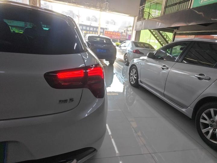 5 2015 1.6T Luxury THP160 photo 7
