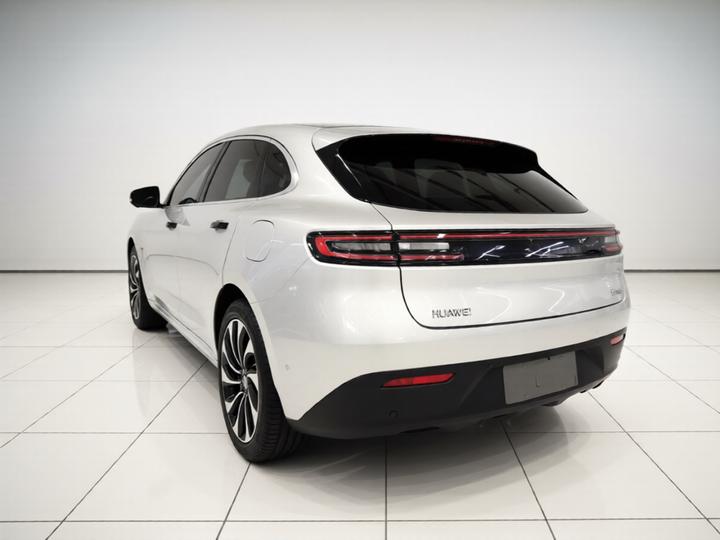 HIMA AITO M5 2022 EREV AWD Performance photo 4