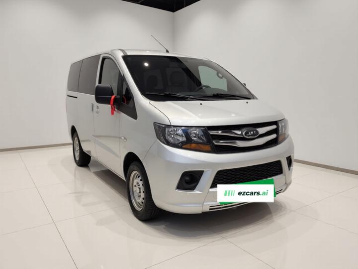 Refine M3 2018 1.6L 7-Seater photo 3