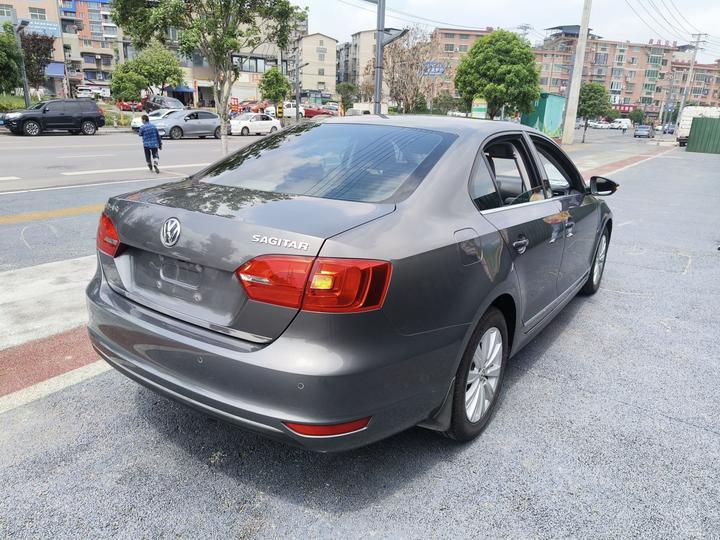 Sagitar 2014 Facelift 1.6L AT Comfort photo 4