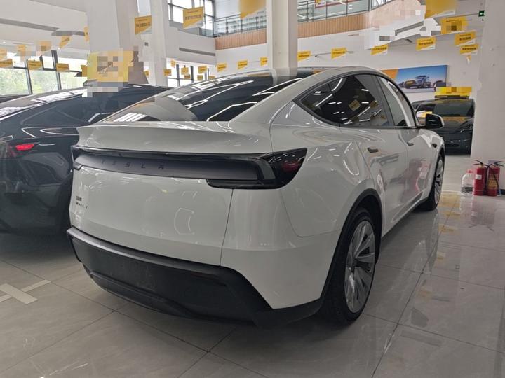 Model Y 2025 RWD photo 6