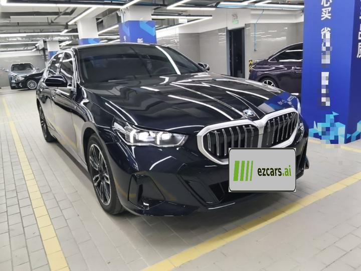 5 Series 2025 530Li Leading M Sport Package photo 3