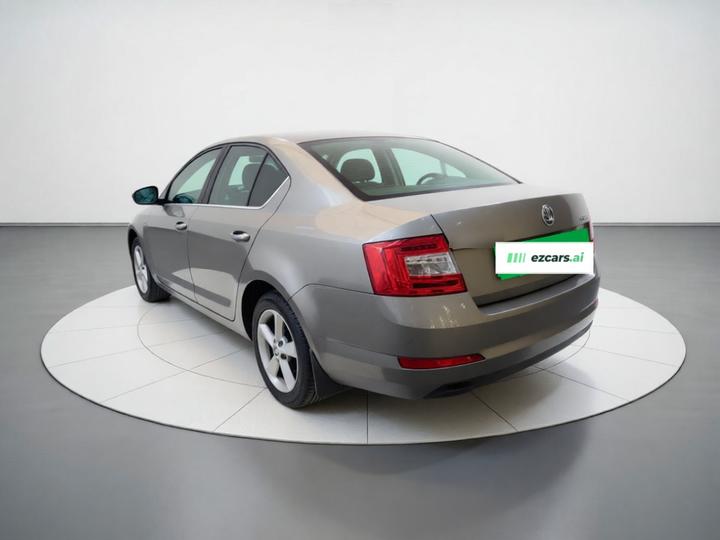 Octavia 2015 1.6L AT photo 4