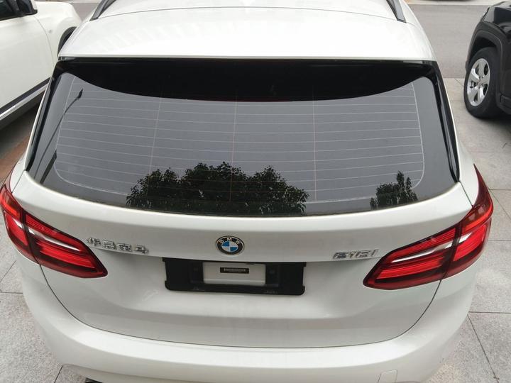 2 Series Wagon 2016 218i Leading photo 3