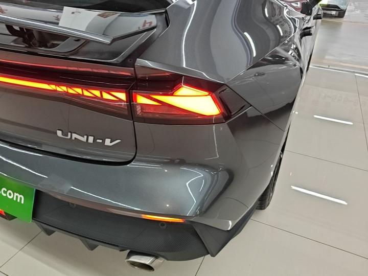 UNI-V 2022 1.5T Premium photo 7