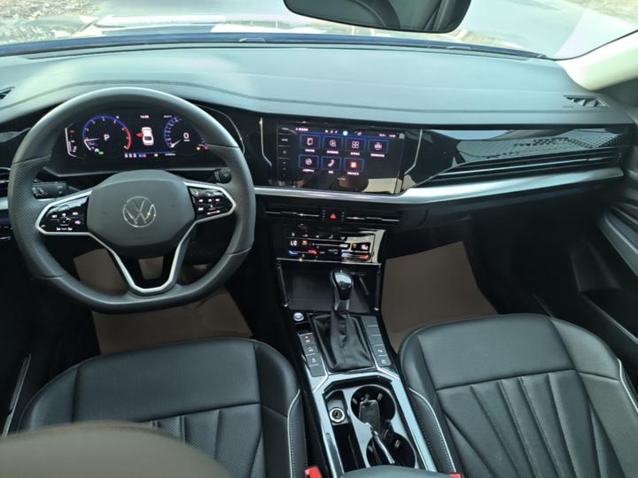 Passat 2024 380TSI Luxury photo 5