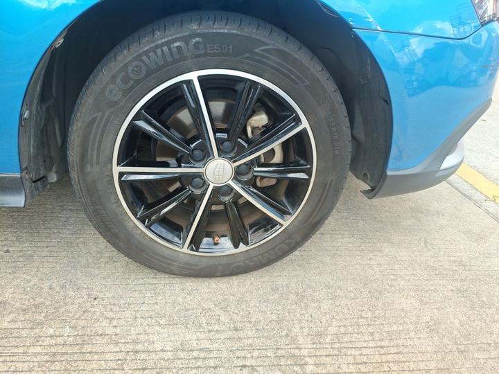Emgrand 2015 Hatchback RS 1.5L MT photo 8
