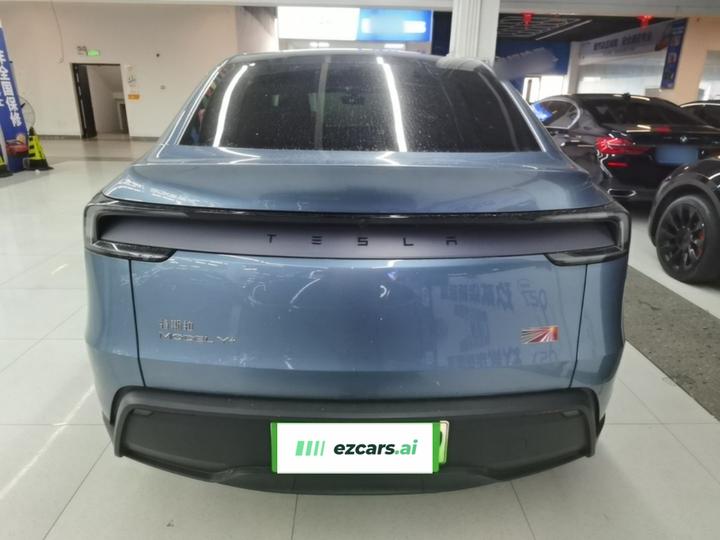 Model Y 2025 Long Range AWD Launch Edition photo 5