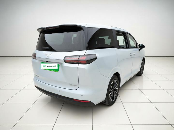 730 EV 2025 EV 500km Luxury photo 6
