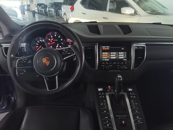 2014 Macan 2.0T photo 6