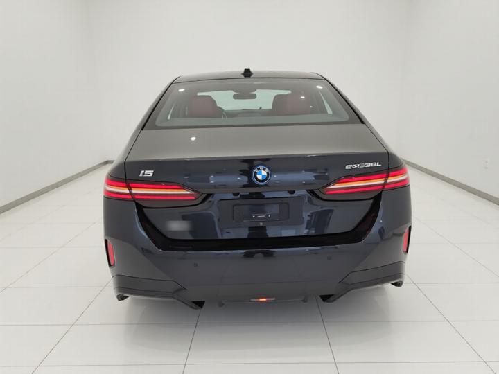 i5 2025 eDrive 35L M Sport Package photo 5