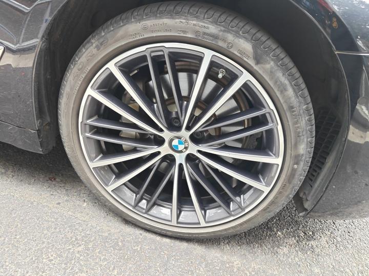 5 Series 2021 530Li Leading M Sport Package photo 8