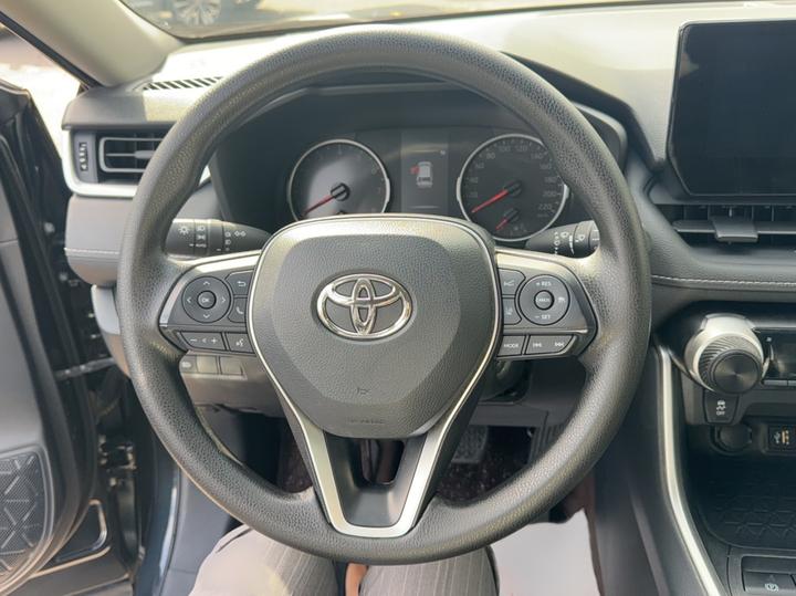 RAV4 2023 2.0L CVT RWD photo 6