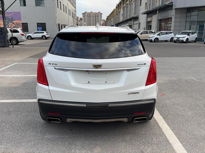 XT5 2016 25T Luxury photo 3