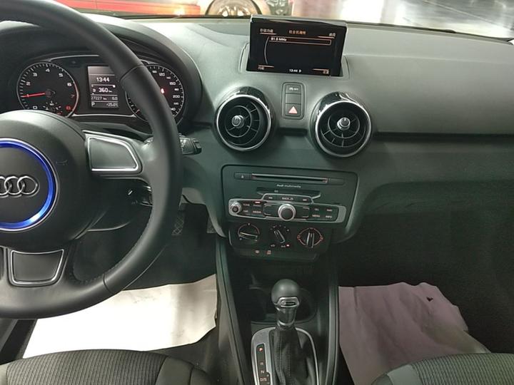 A1 2016 30 TFSI Sportback Design photo 8