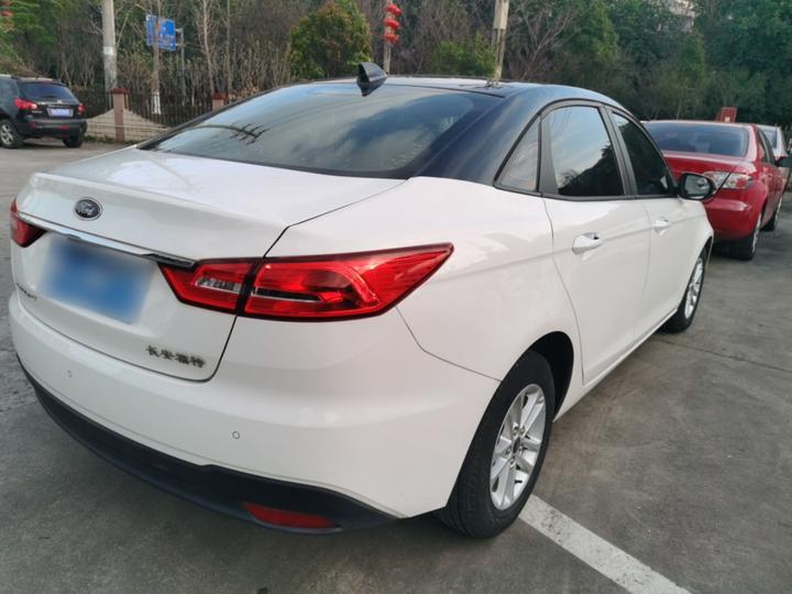 Escort 2019 Facelift 1.5L MT China VI photo 4