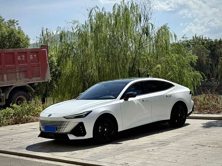 UNI-V 2023 1.5T Premium