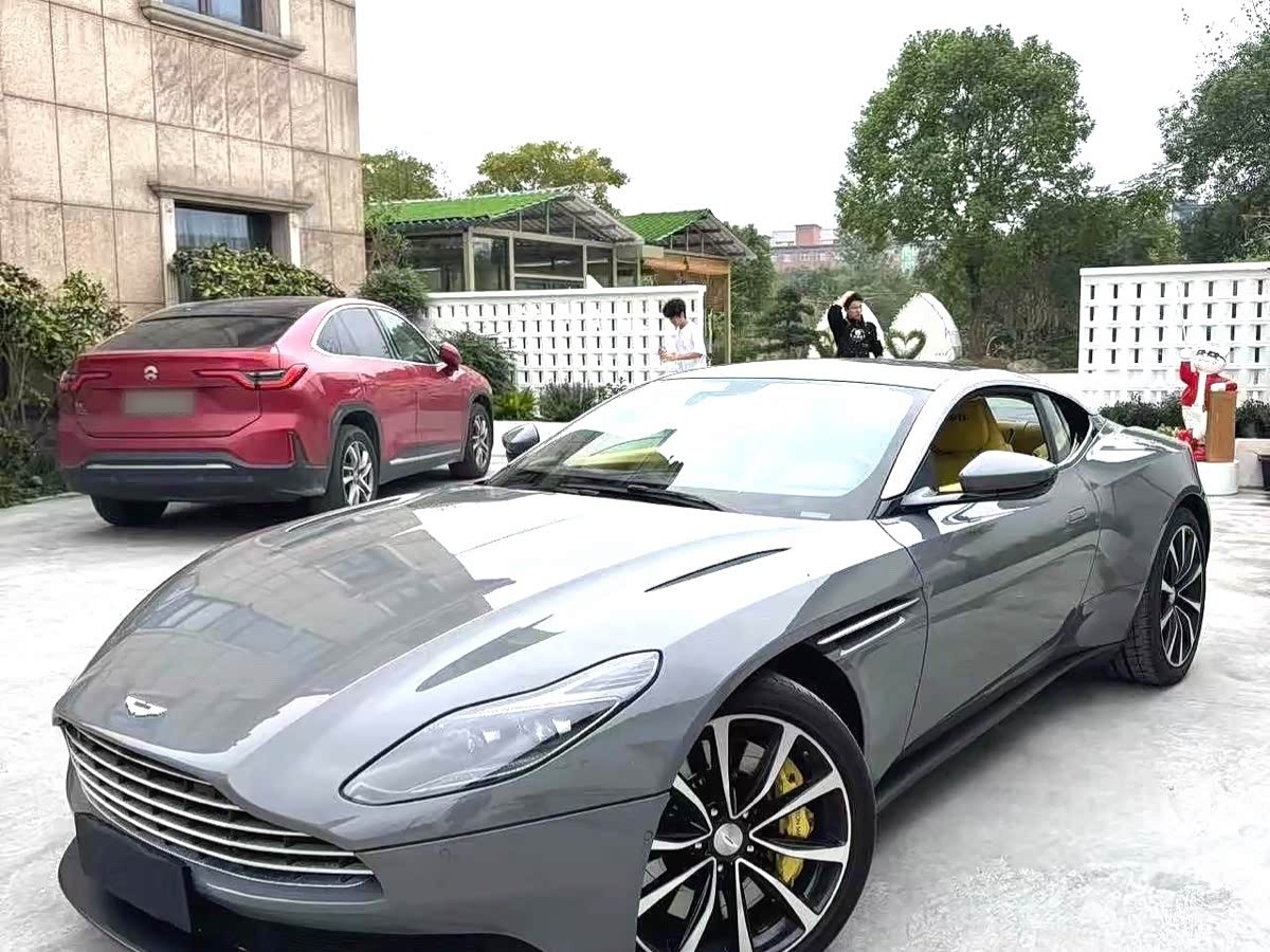 DB11 2019 4.0T V8 Coupe