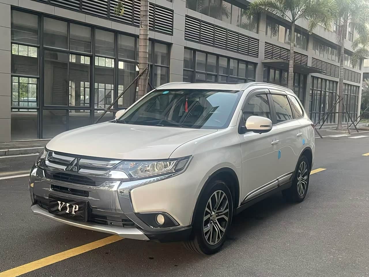 Outlander 2018 2.0L RWD 7-Seater