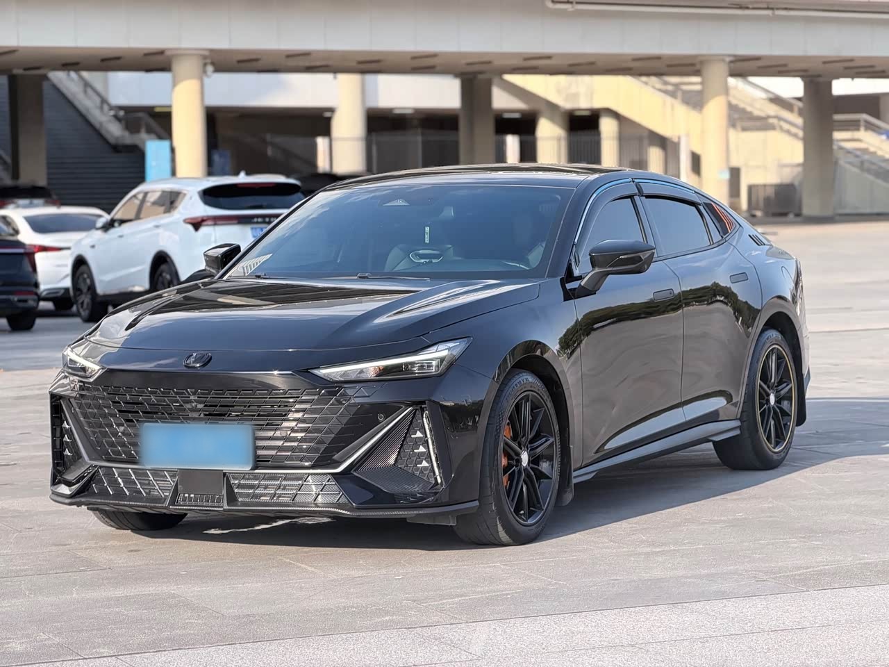 UNI-V 2023 1.5T Premium