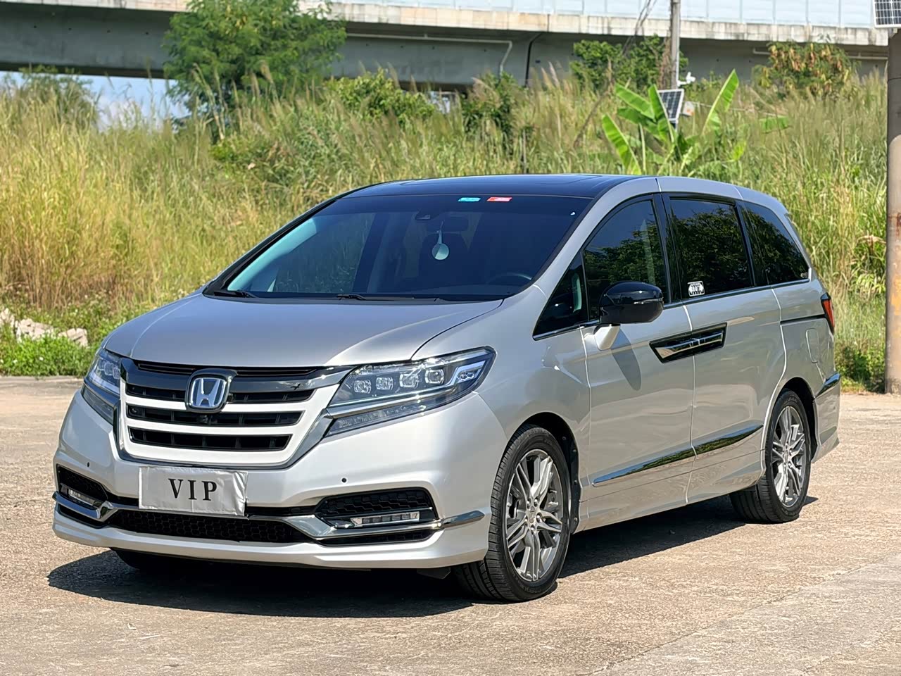 Elysion 2019 2.0L Hybrid Supreme