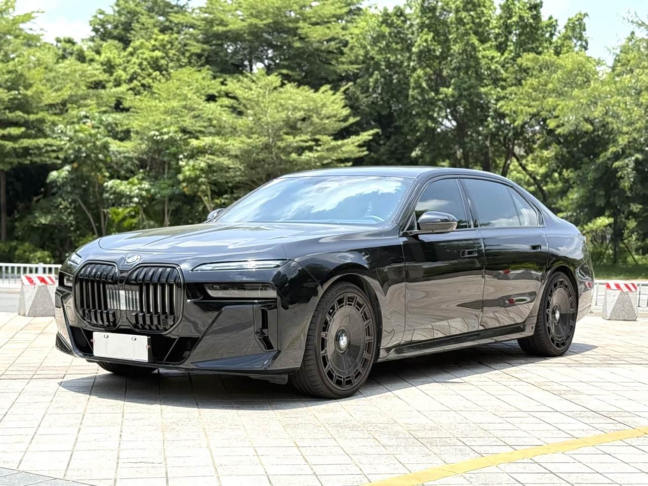 7 Series 2023 740Li Exclusive Luxury