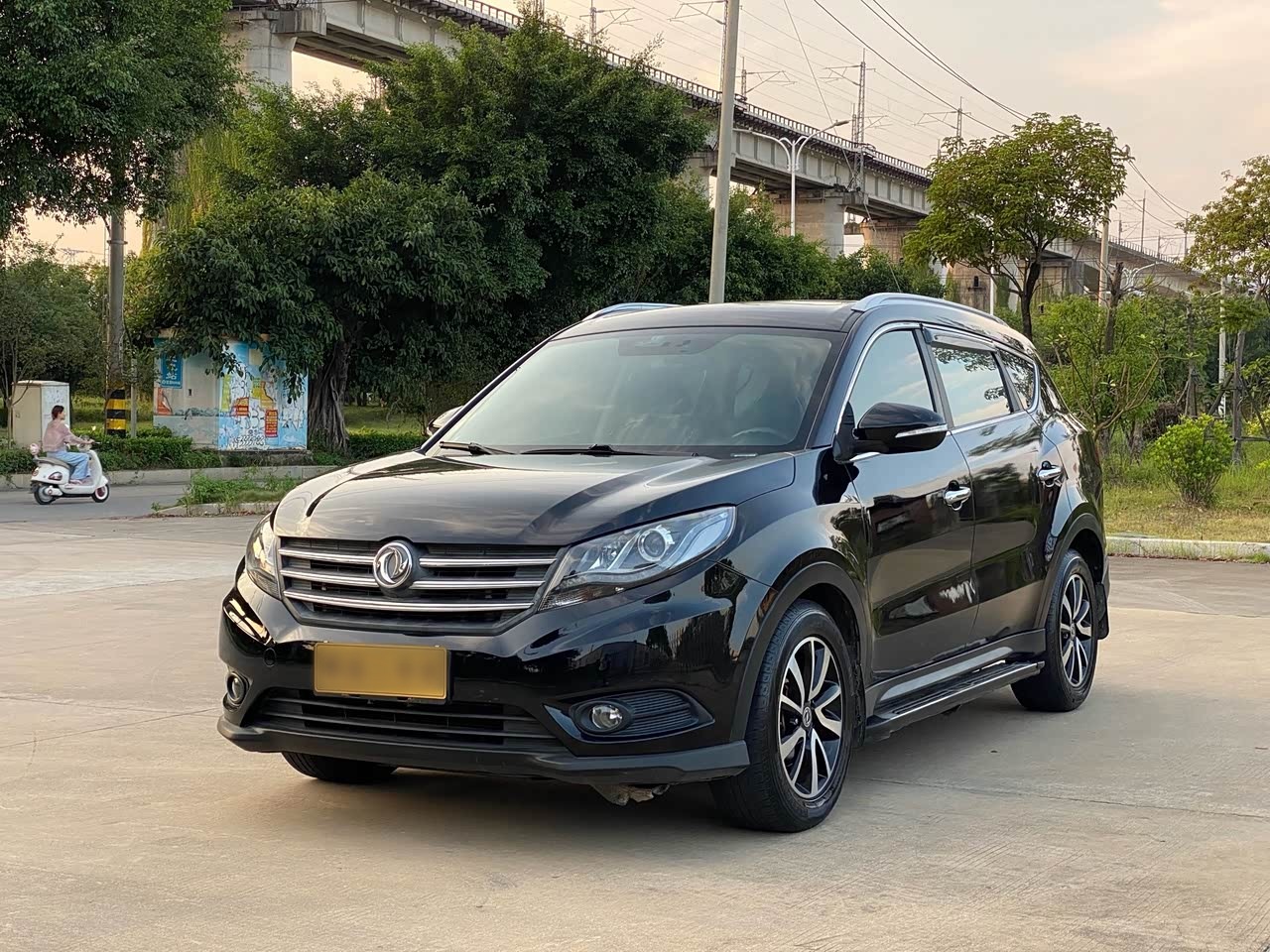Fengon 580 2016 Facelift 1.5T CVT Comfort