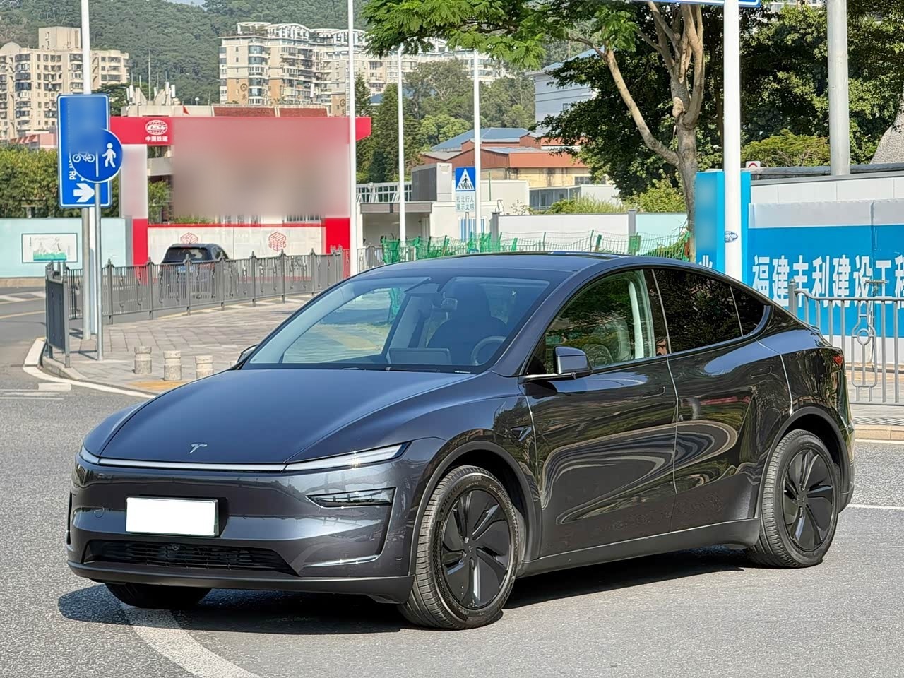 Model Y 2025 RWD Launch Edition
