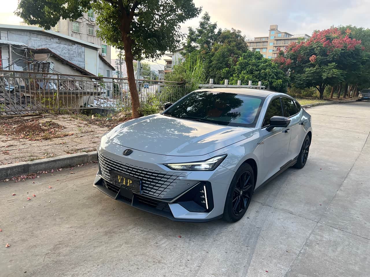 UNI-V 2022 1.5T Premium