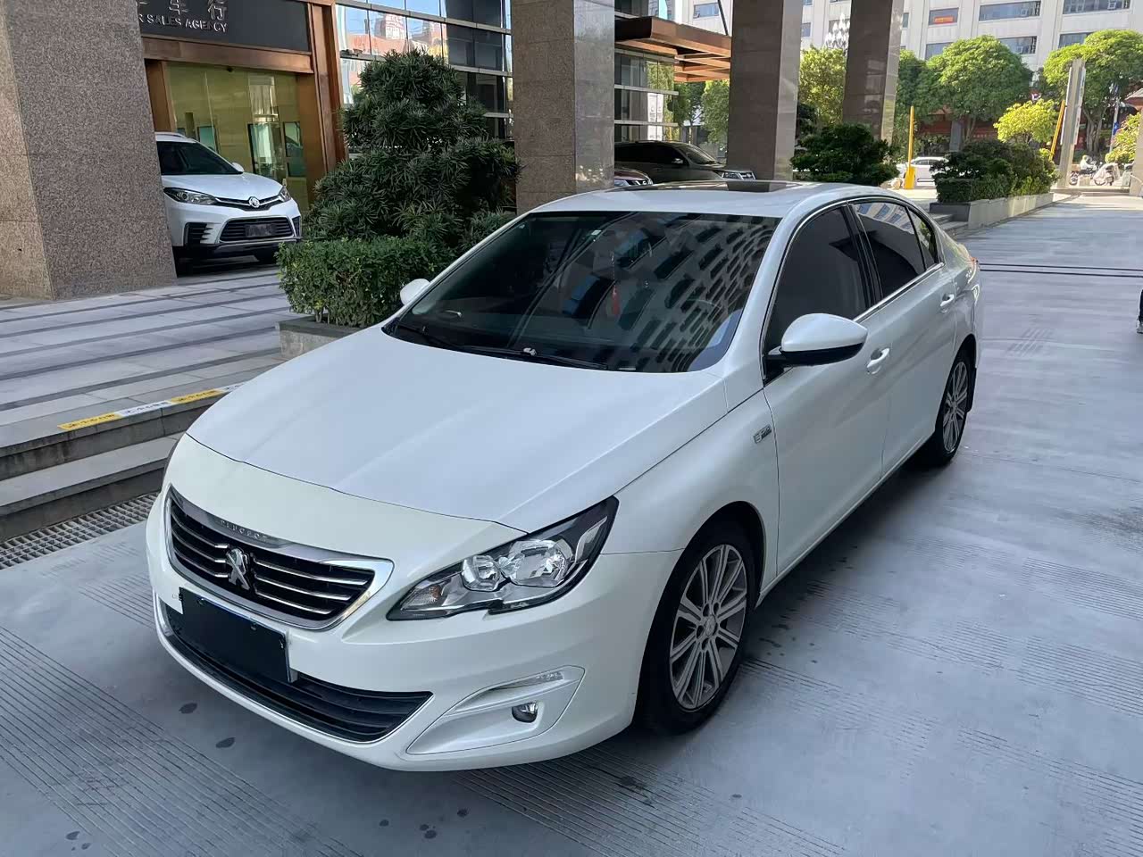 408 2016 1.6T AT Luxury