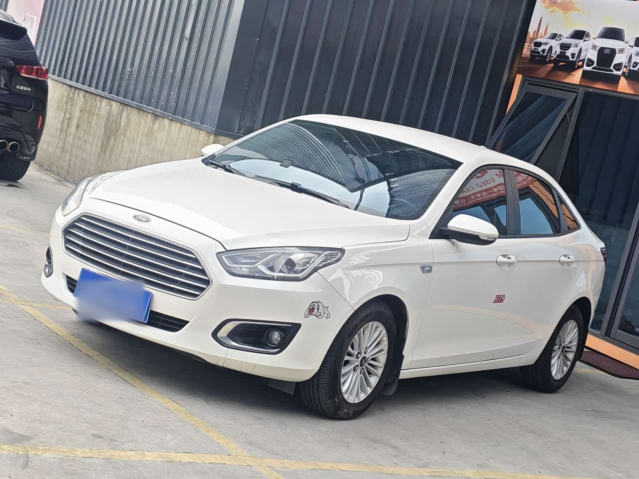 Escort 2015 1.5L AT Comfort