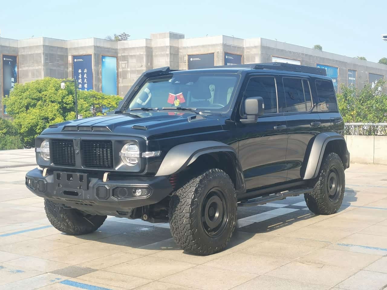 300 2023 2.0T 02