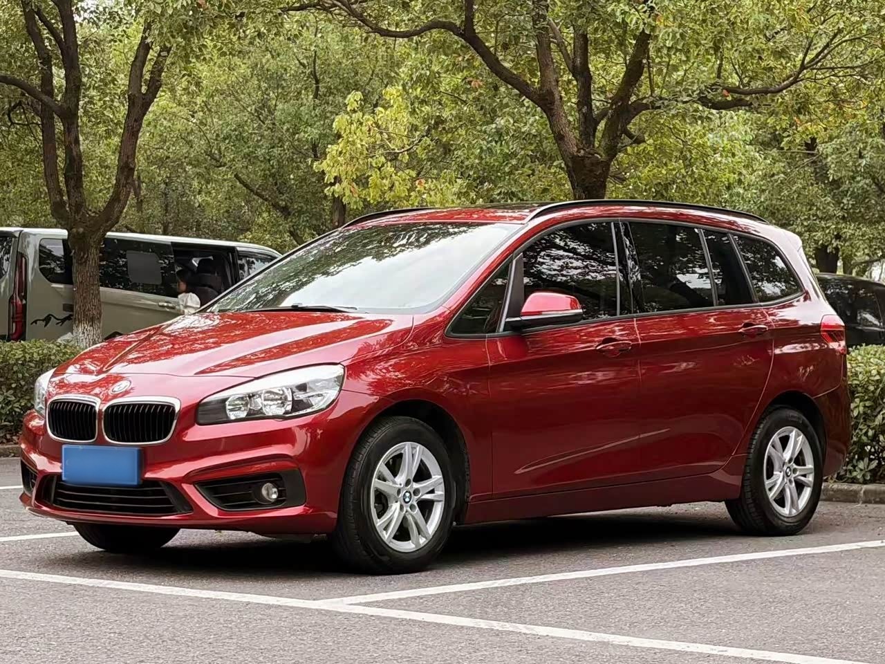 2 Series Wagon 2015 218i Leading
